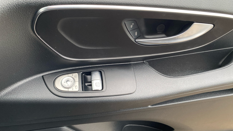 Mercedes-Benz Vito Tourer L3 Diesel Rwd 114 CDI Select 9-Seater 9G-Tronic